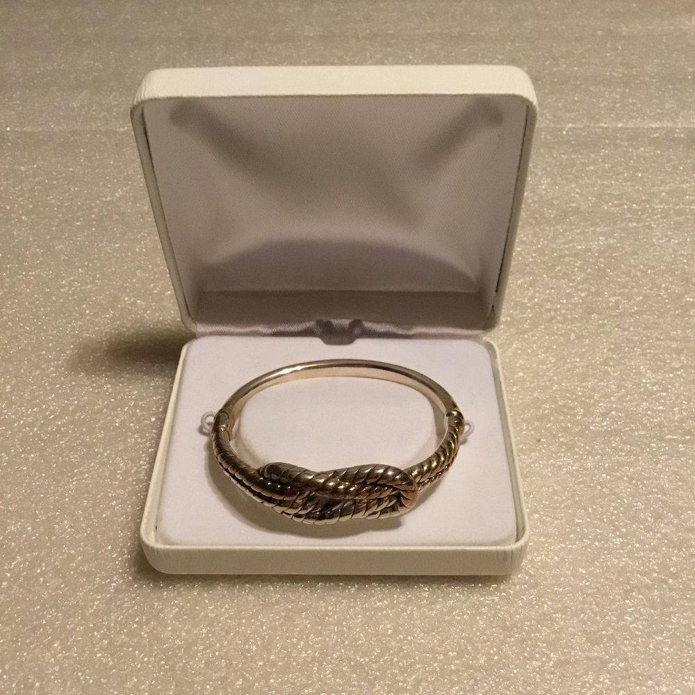 Lovely sterling silver love knot bracelet w/ box